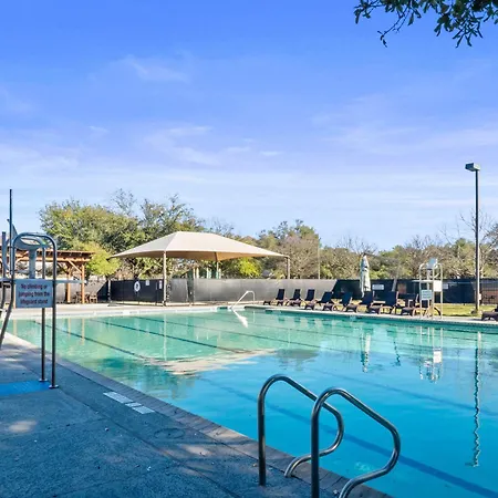 Luxury 5Br, 3Ba Austin Retreat ~ Pool~ Parking Villa